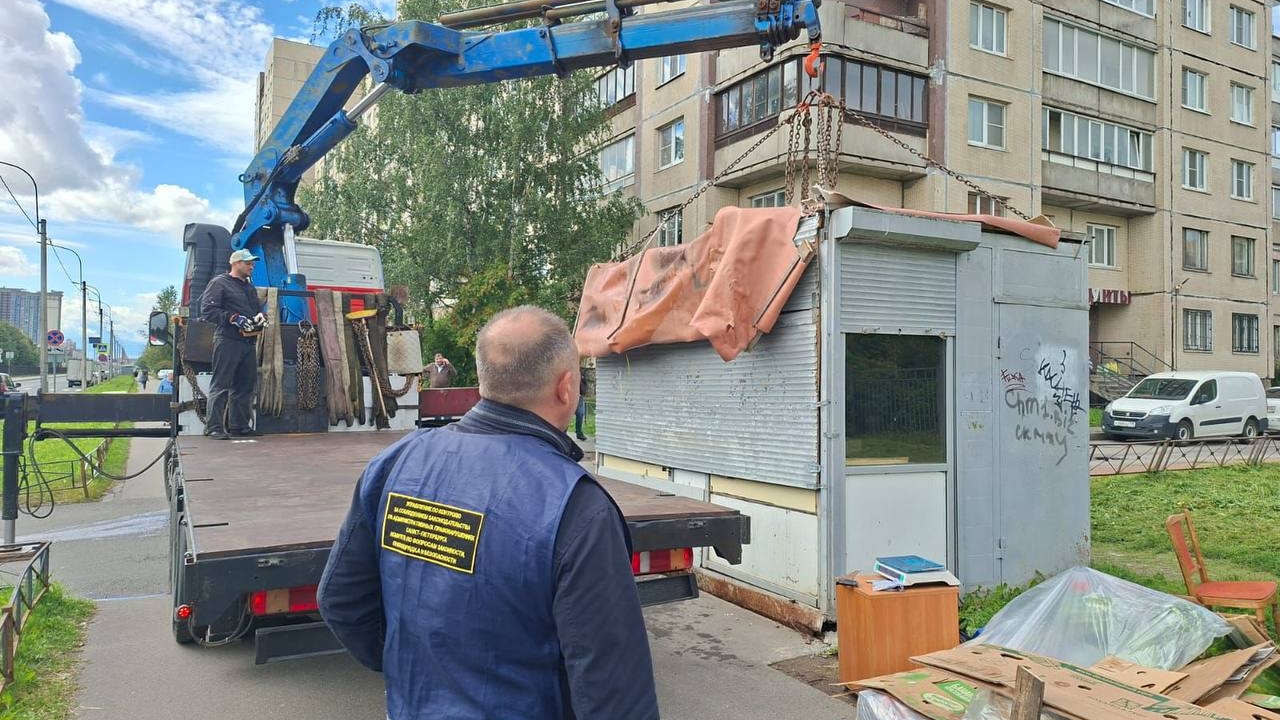 В Петербурге изъяты товары на миллион рублей: за неделю в городе нашли 30 точек нелегальной продажи