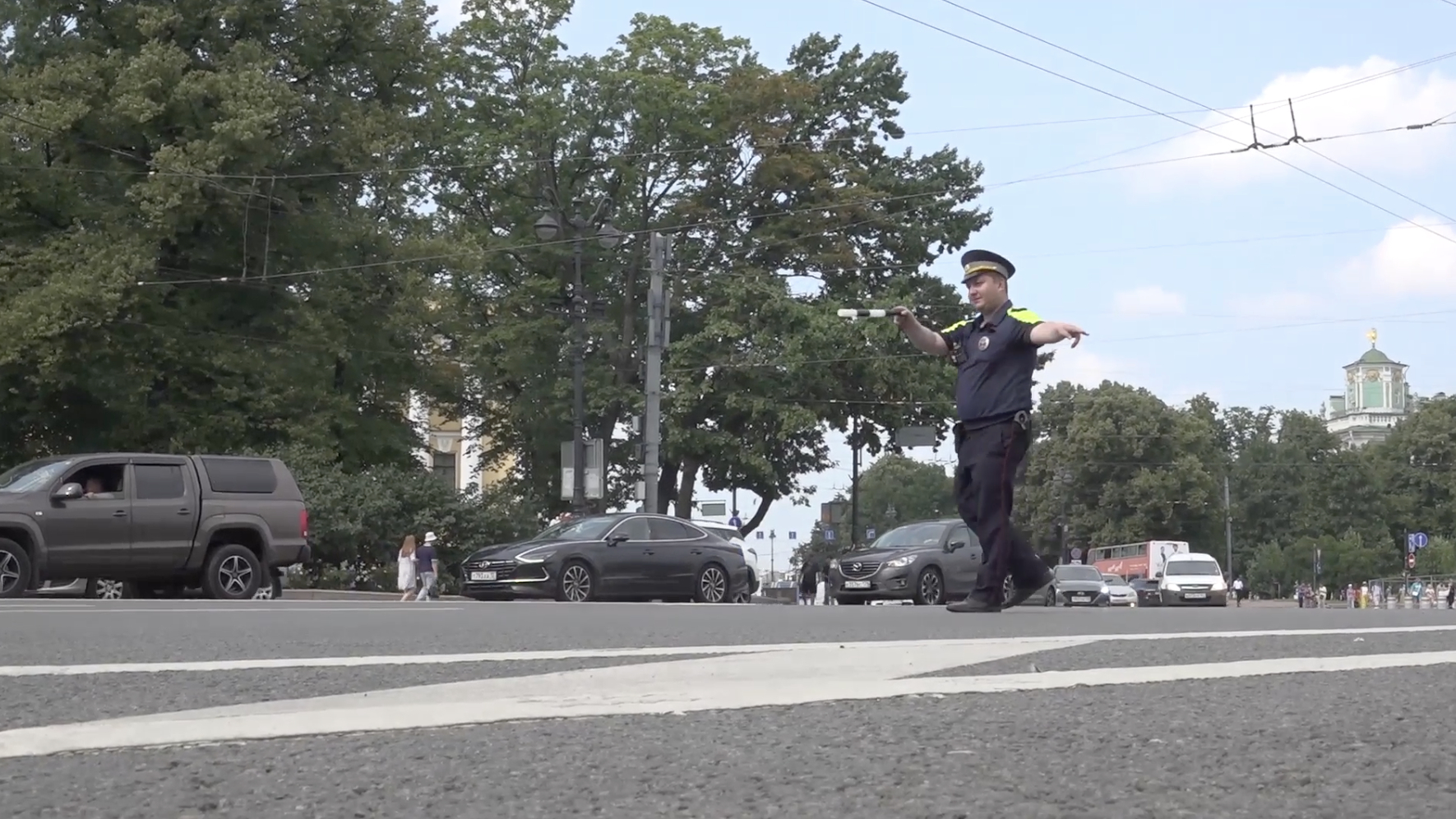 В Петербурге Госавтоинспекция выявила больше 50 шумных машин и мотоциклов за неделю