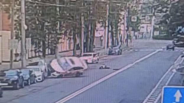 Полиция возбудила уголовное дело после смерти водителя Hyundai, сбитого Omoda на Петроградке