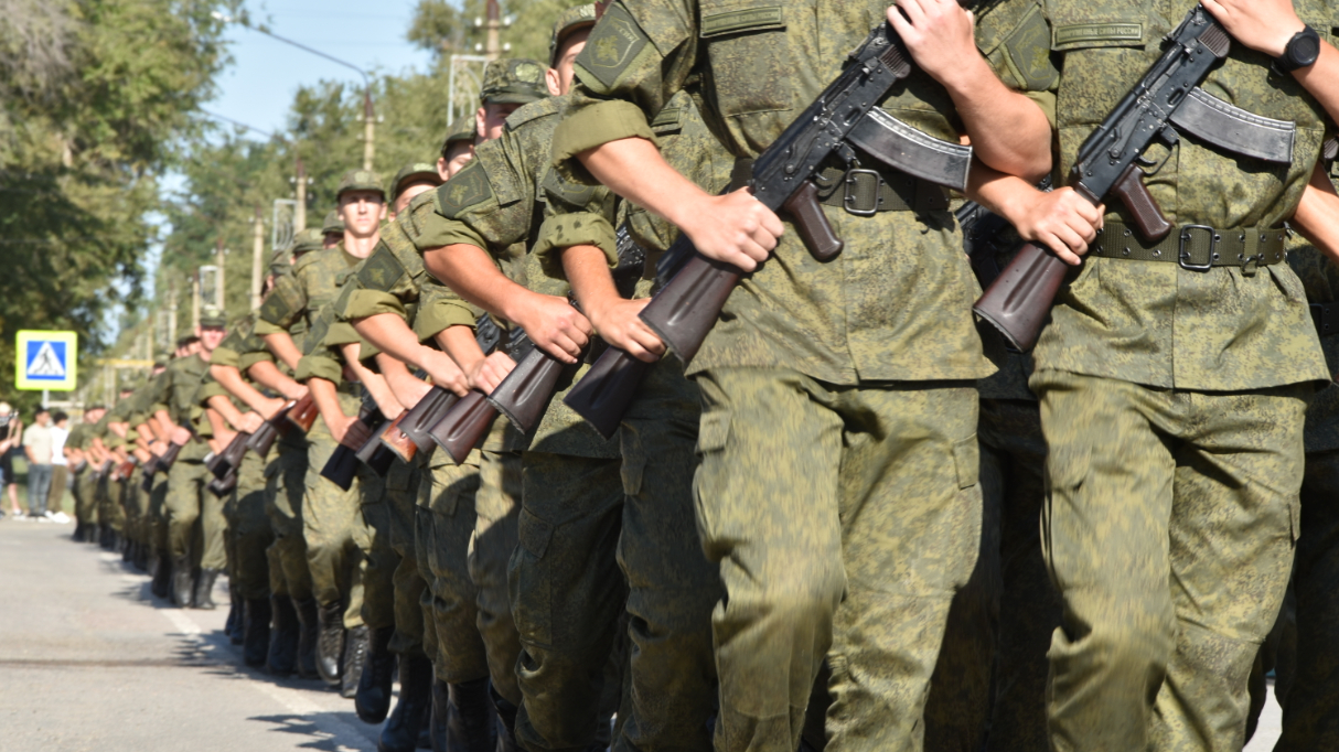 Военком Петербурга рассказал, сколько человек отправят на службу в осенний призыв