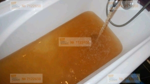 «Кола» вместо горячей воды льется из кранов в Кронштадте