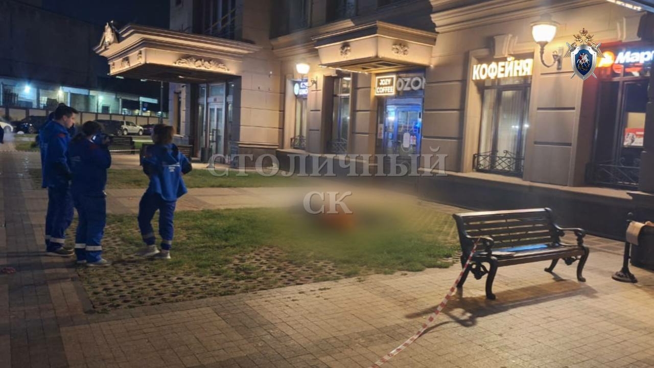 В Москве приехавшего по вызову врача нашли мертвым под окнами ЖК