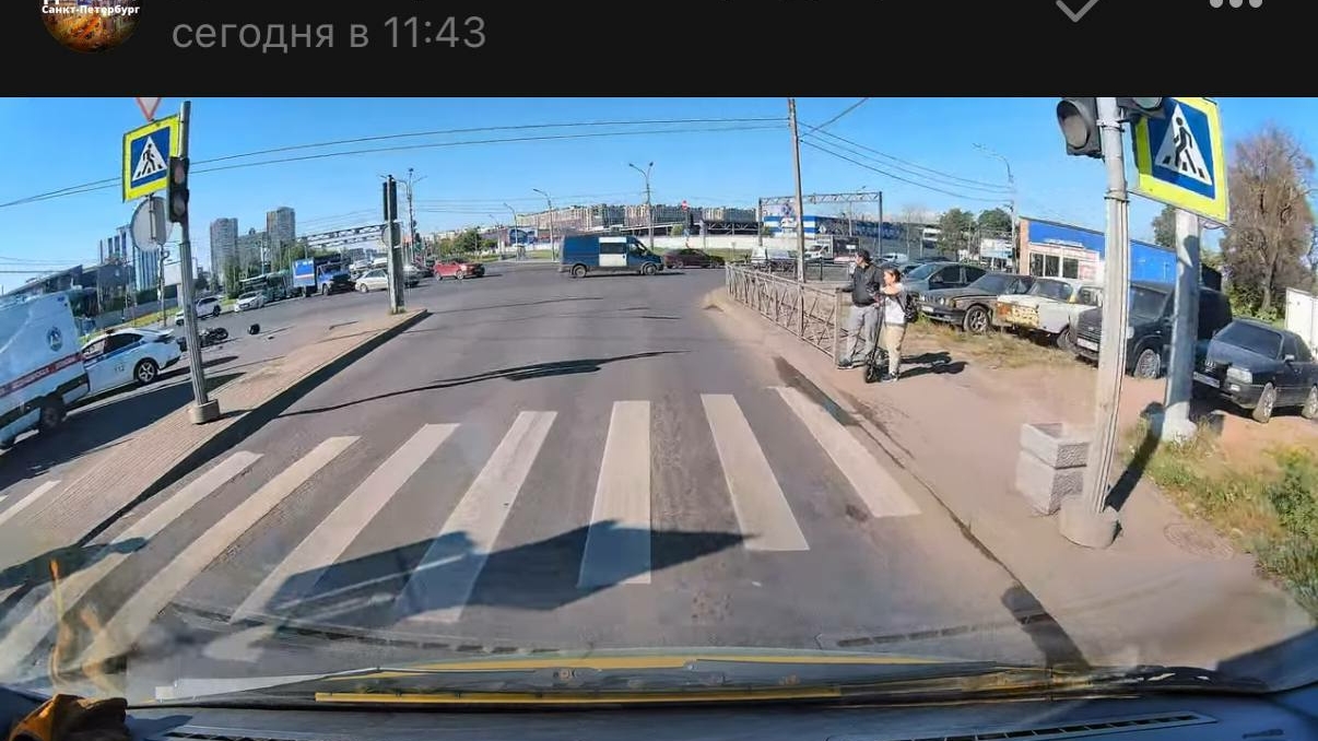 Стало известно состояние байкера, врезавшегося в «скорую» на Софийской