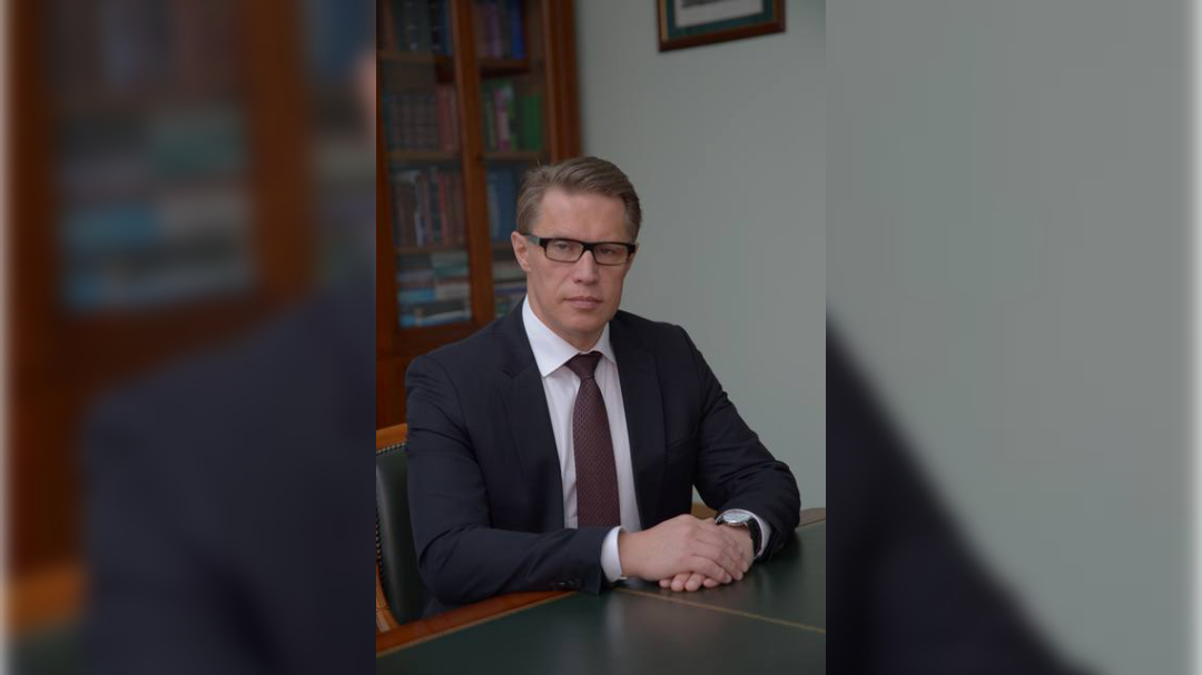 За час «привет в чувства»: Мурашко спас авиапассажира во время полета