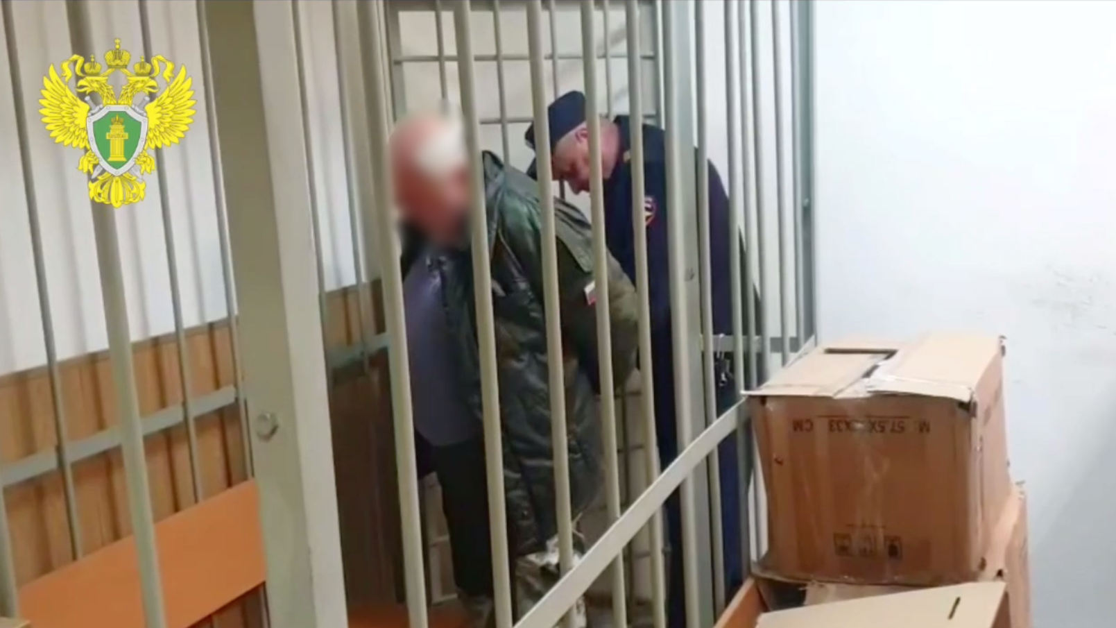 Надел пакет и повалили на землю: в Ленобласти арестовали бездомного, пристававшего ко двум школьницам