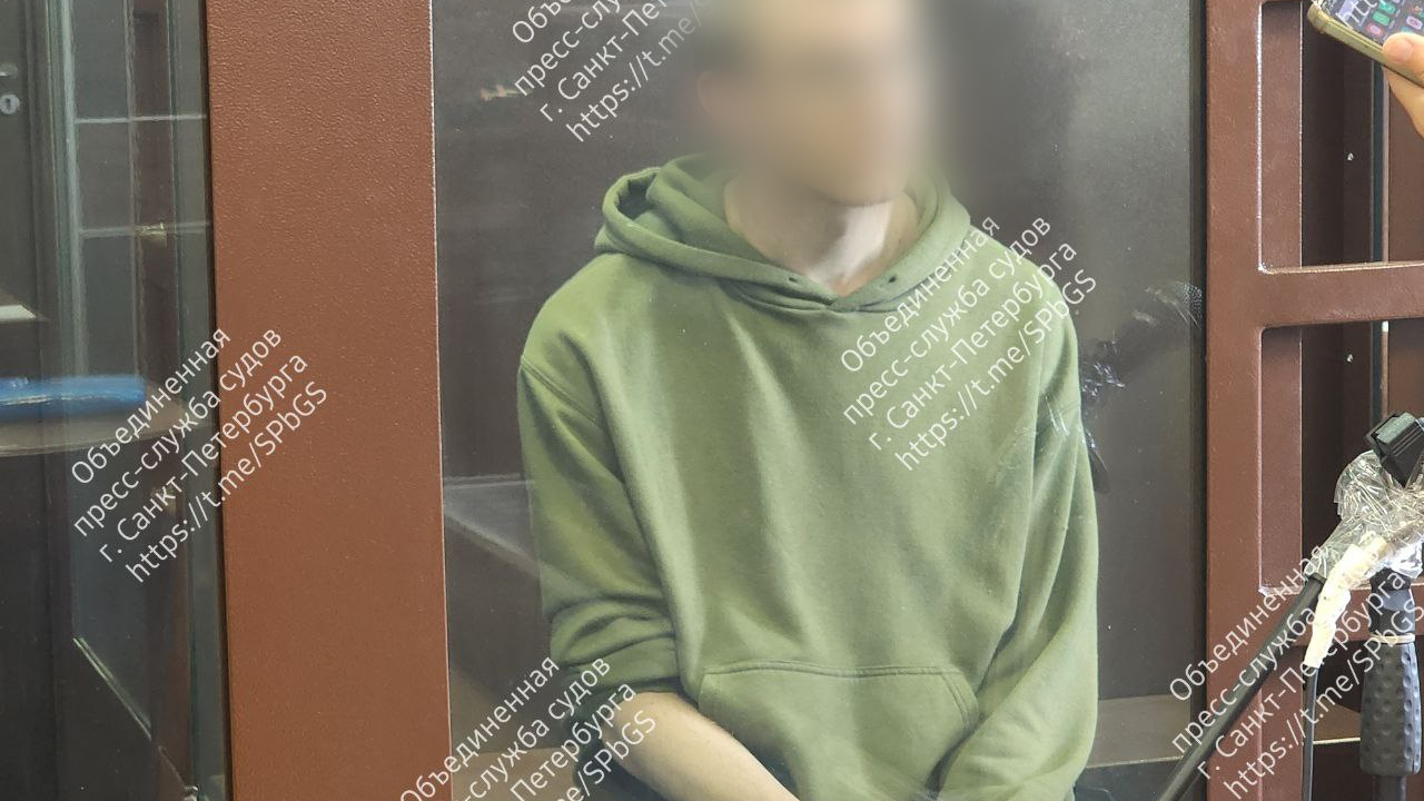 Суд отказал в смягчении меры петербуржцу, кинувшему коктейль Молотова в отделение банка в Пушкине