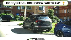 «Автохам» месяца: петербуржцы выбрали самого ярого любителя парковать авто на газоне