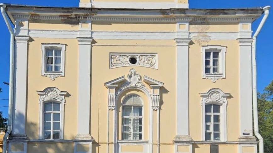 В Петергофе взялись за Дом Министерский Первый
