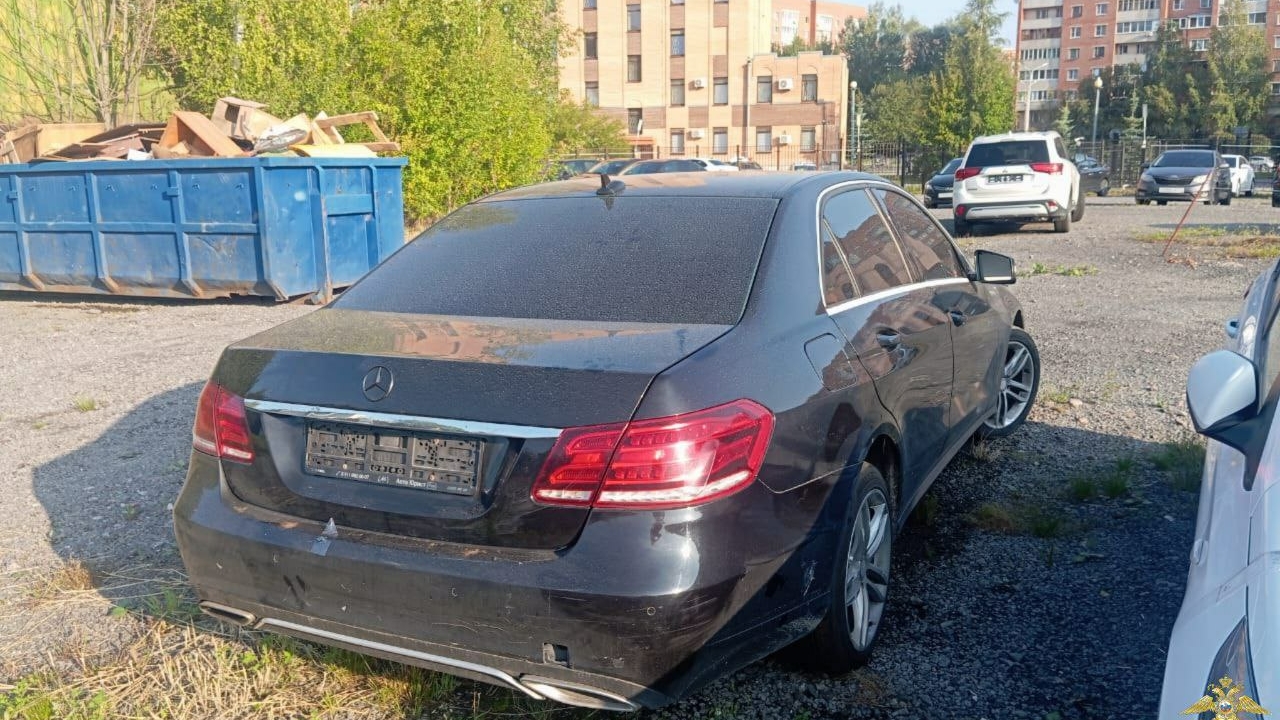В Петербурге задержали угонщика на опыте после кражи Mercedes за 2,5 млн рублей
