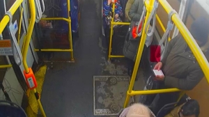 Подросток может рассчитывать на 200 тысяч рублей от петербуржца за удары по лицу в троллейбусе: мужчина ответит в суде