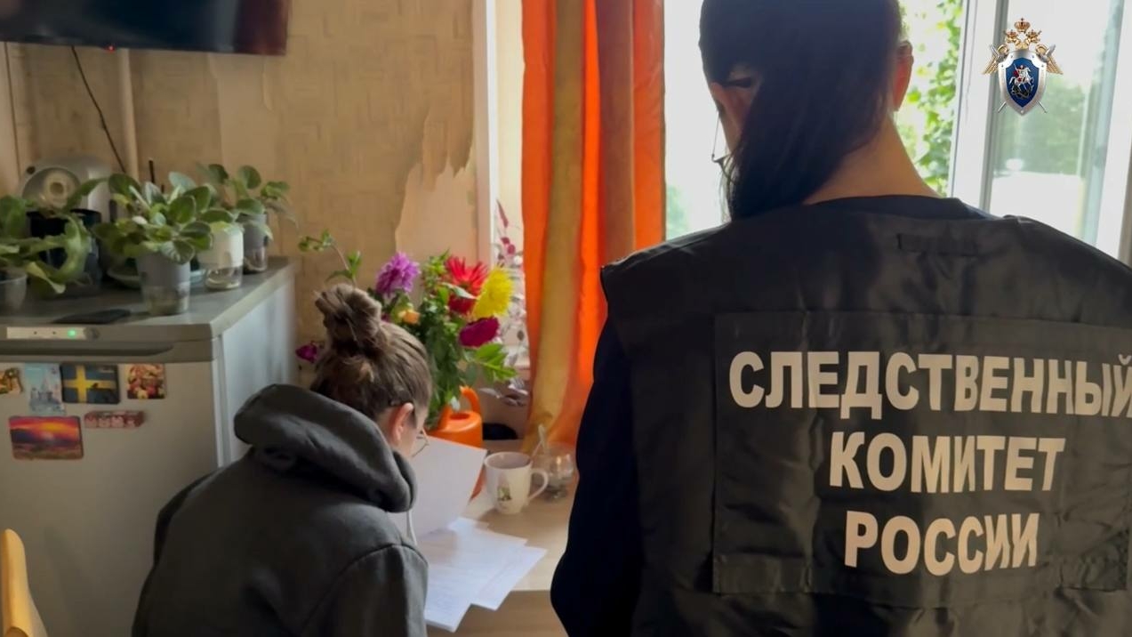 Сотрудницу управления по вопросам миграции подозревают в получении 2 млн рублей взятки в Петербурге