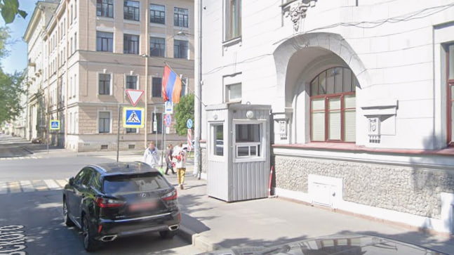 Сбежавший из суда экс-чиновник Авакян найден мертвым в консульстве Армении в Петербурге: что известно