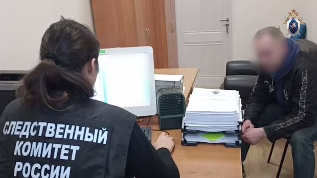 Довел до уголовки: на севере Петербурга ревнивец пырнул приятеля во время застолья