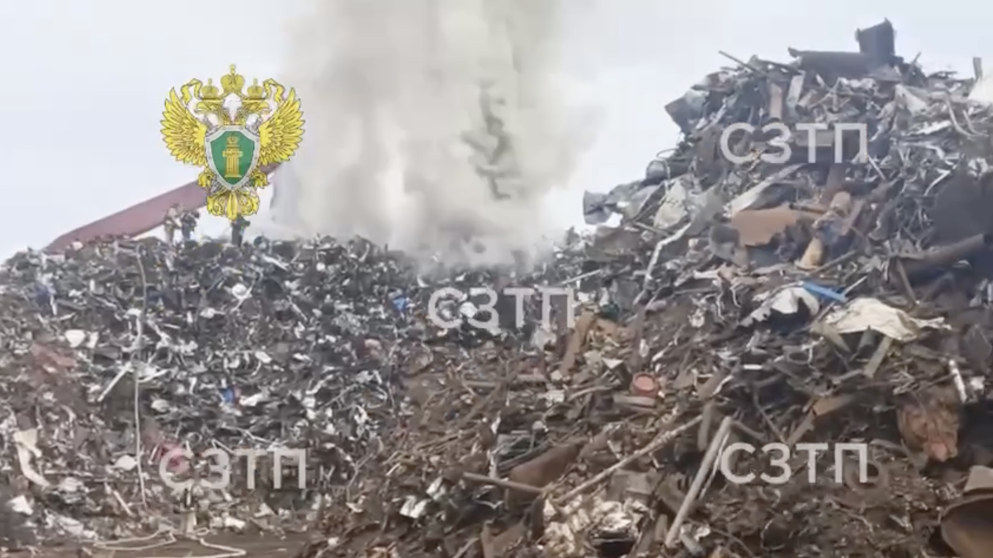 Горят причалы: прокуратура проводит проверку из-за пожара в Морском порту Петербурга