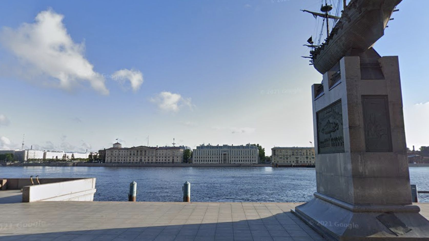 Крупного мертвеца принесло течением из Финского залива к Воскресенской набережной