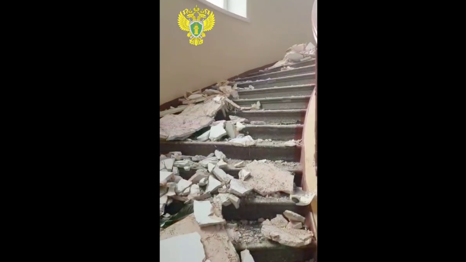Рухнувший потолок в институте в Выборге привел к уголовке: о каких ужасах рассказывают студенты?