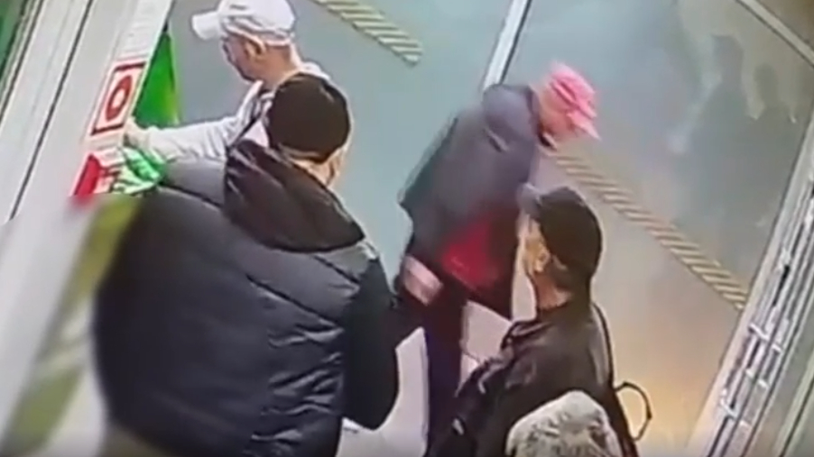 Озлобленный пьяный житель Ленобласти поджог банкоматы: деньги родственникам он теперь точно не переведет