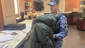 Молодой любитель цацок залез в ювелирный на Ивановской, разбив стекло мусоркой