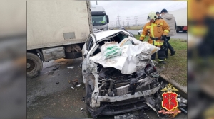 Есть пострадавший: водителя «легковушки» госпитализирован в тяжелом состоянии после ДТП с фурами на Софийской