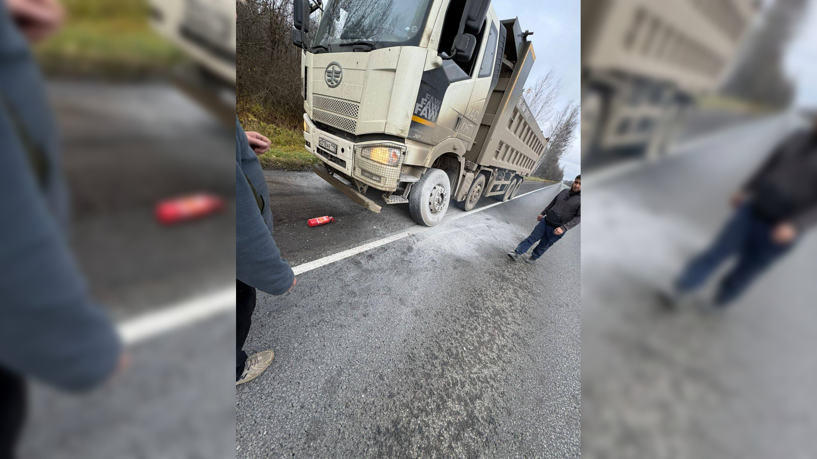 Сотрудники Госавтоинспекции потушили загоревшуюся на трассе А-120 фуру