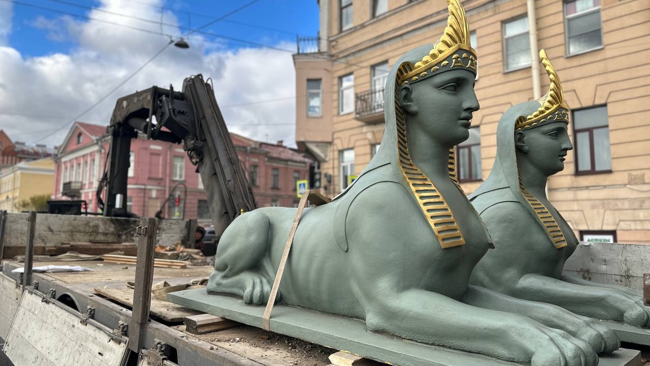 Петербург лишился знаменитых сфинксов из-за новогодних праздников