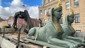 Петербург лишился знаменитых сфинксов из-за новогодних праздников