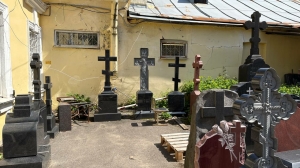 Экскурсия по кладбищу и кинопоказы в Vokzal 1853: куда сходить бесплатно в Петербурге 18 и 19 октября