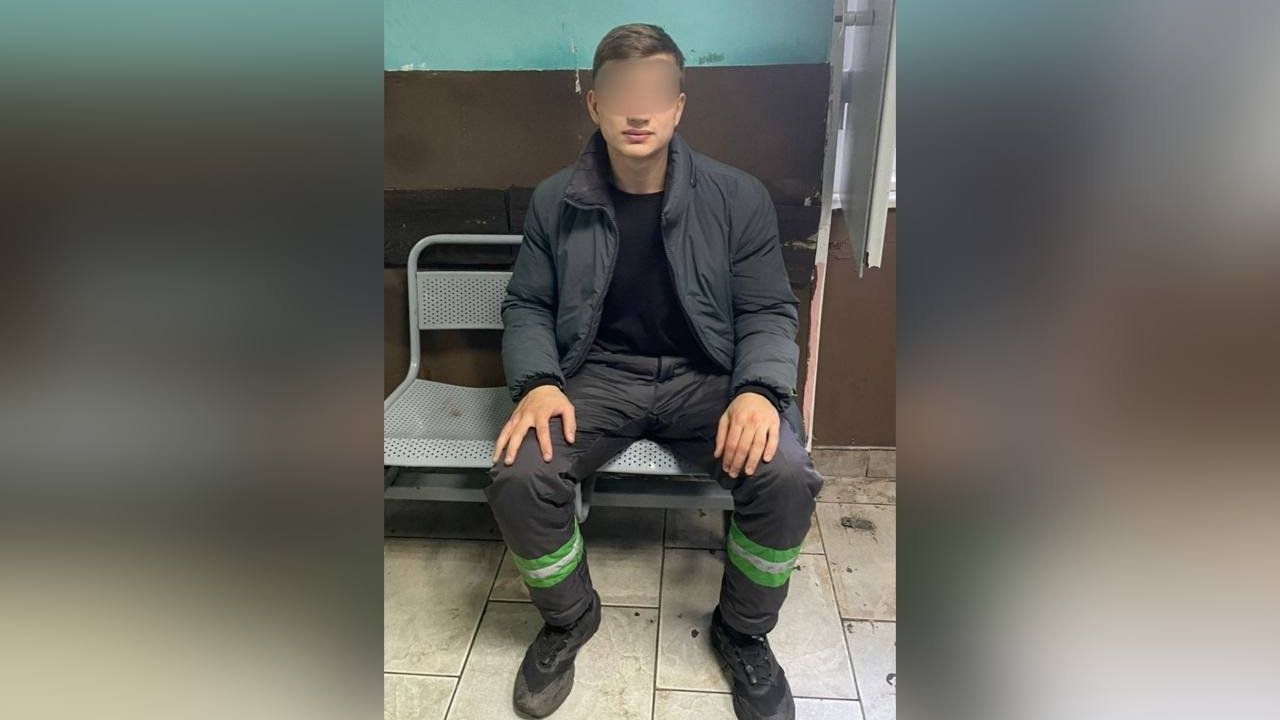 Курьер-лихач скрылся в Эрмитаже от ДПС: внутри его встретили росгвардейцы