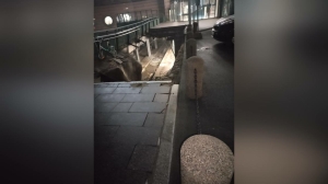 Часть парковки на Ладожском вокзале обвалилась на платформу: организована проверка