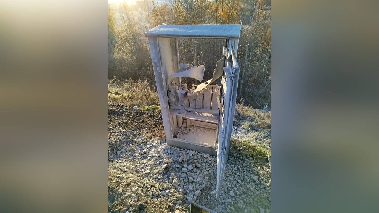 Парочка поджигателей сожгла железнодорожный шкаф в Ленобласти: им пообещали 400 долларов