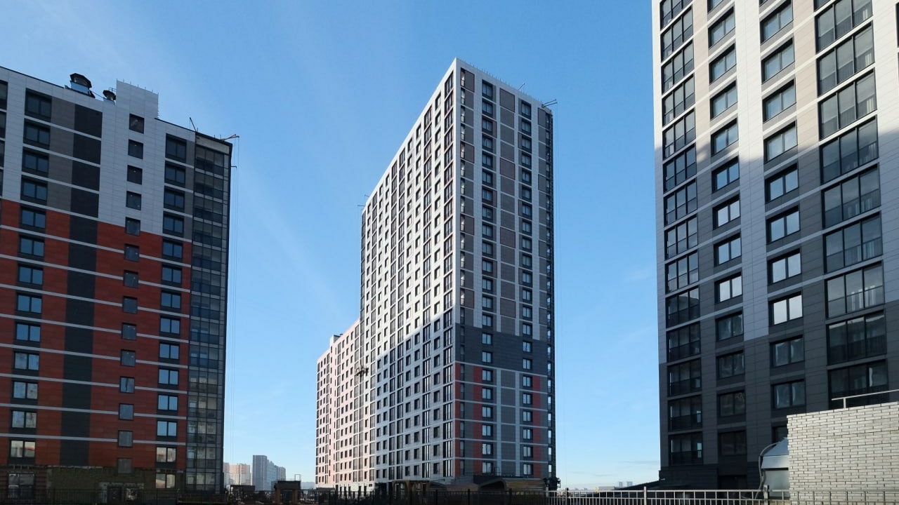 В Новосаратовке сдали первые дома нового жилого района