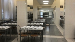 Роспотребнадзор запретил работу организатору питания в колледже, где отравились семь студентов