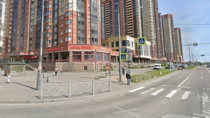 На Николая Рубцова лазурный автобус влетел на тротуар и едва не задавил пешеходов