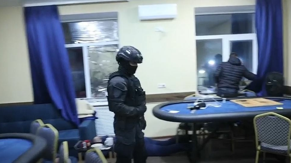 В Ленобласти полицейские нашли игорное заведение в неприметной пристройке