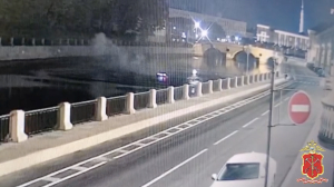 МВД показало видео падения Porsche Cayenne в Фонтанку
