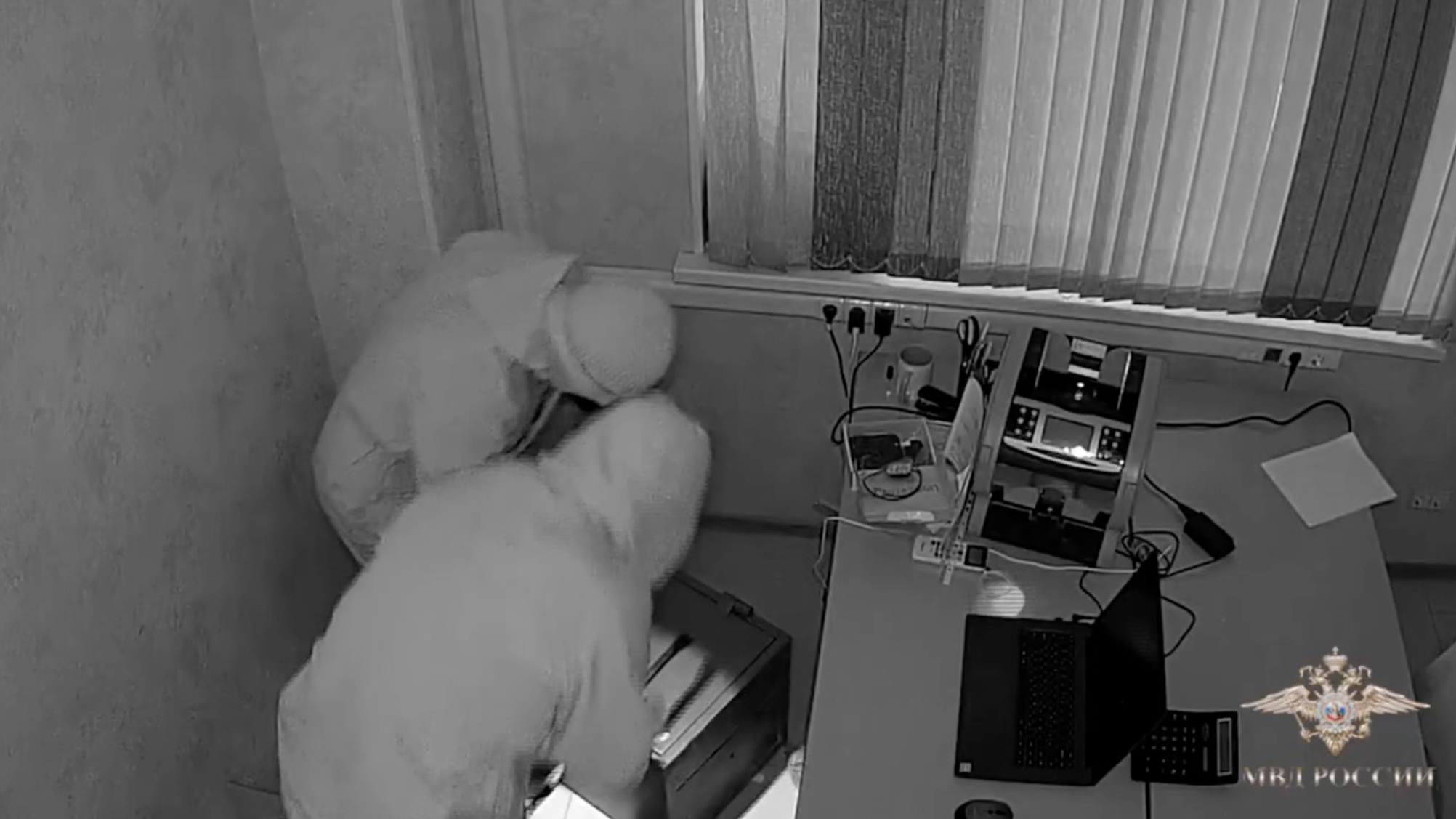 Укравших из сейфа в Мытищах 10 млн рублей рецидивистов задержали в Петербурге