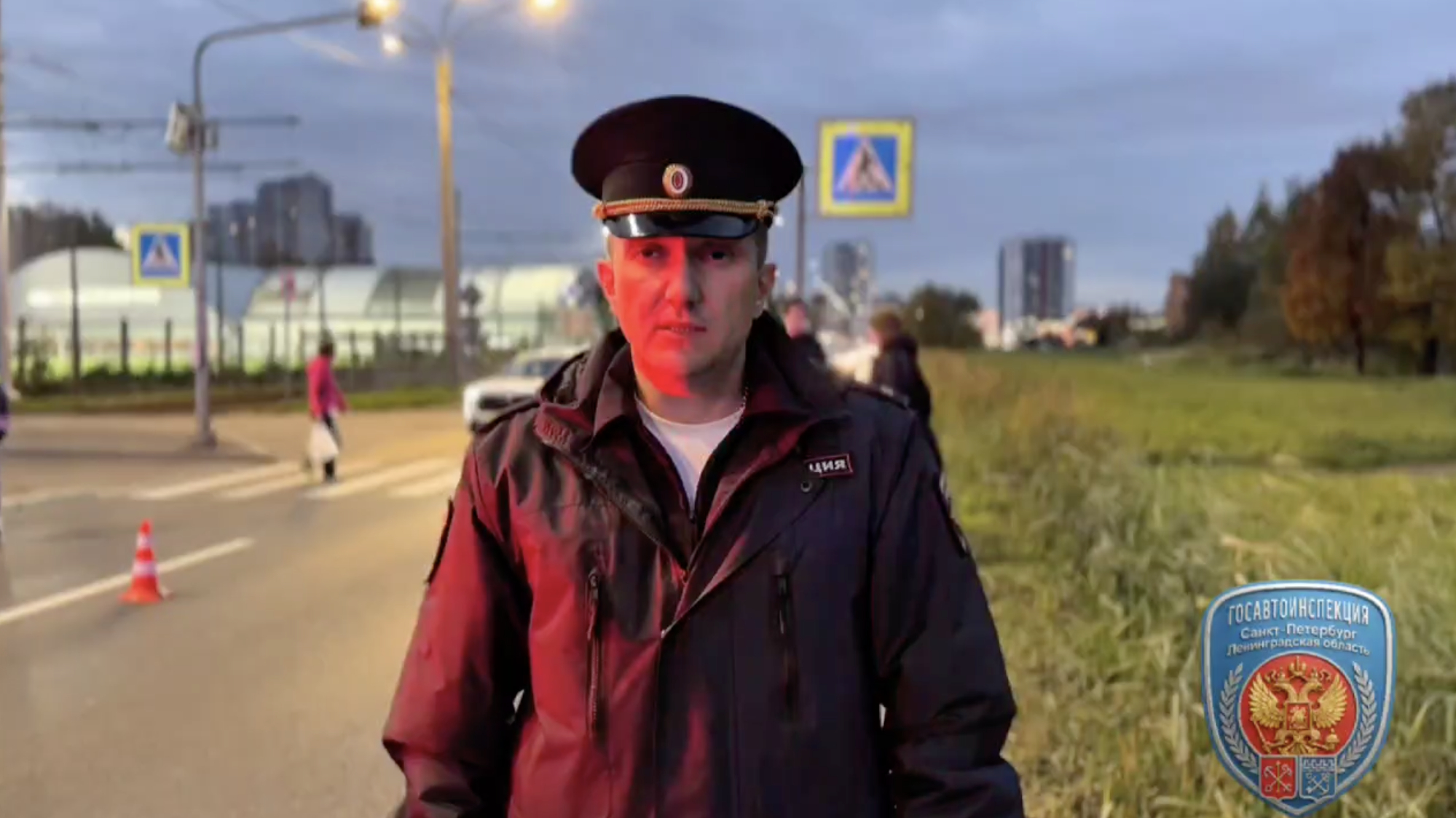 Школьницу спасают после ДТП с молодым байкером на «зебре» на Рябовском шоссе
