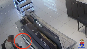 Путешественник украл из Duty Free в Пулково духи и SPF на 40 тысяч рублей и улетел в Турцию