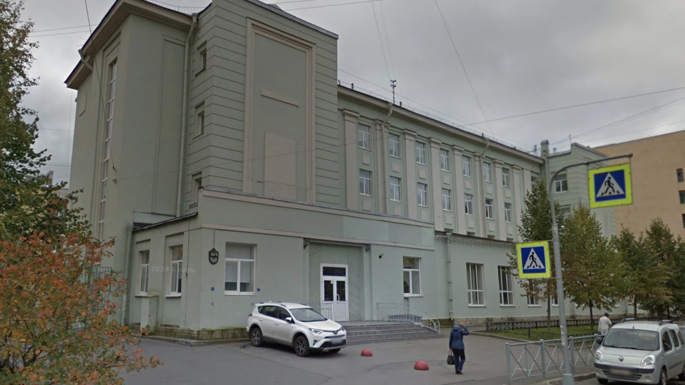 Детей эвакуировали из школы на Пудожской из-за пожара на кухне