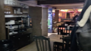 Паленка и нелегалы: владельца кафе на Дыбенко задержали за попытку дать полиции взятку