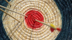 Полиция задержала пьяного арбалетчика после упражнений на меткость на Пархоменко