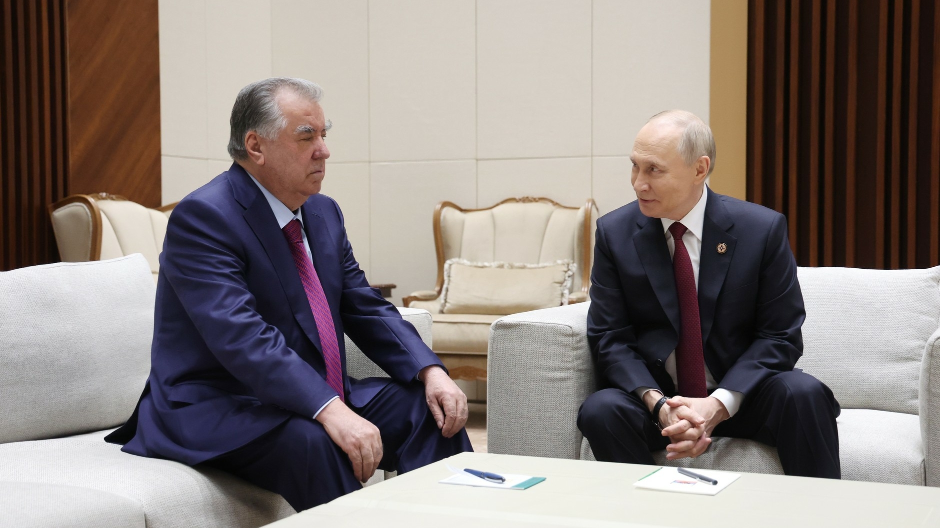 «У нас такая традиция»: Рахмон принял приглашение Путина встретиться в Петербурге перед Новым годом