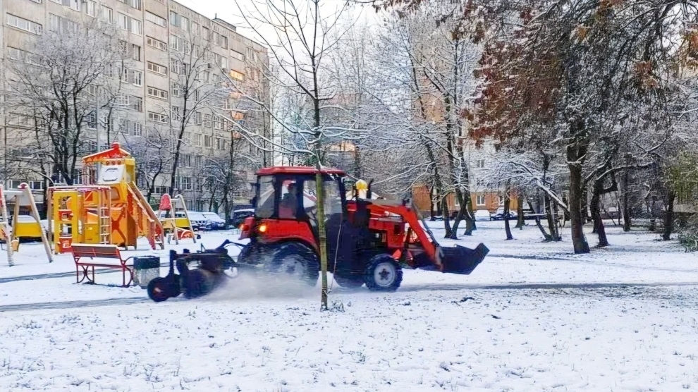 Беглов: коммунальщики заблаговременно обработали улицы Петербурга для борьбы с наледью