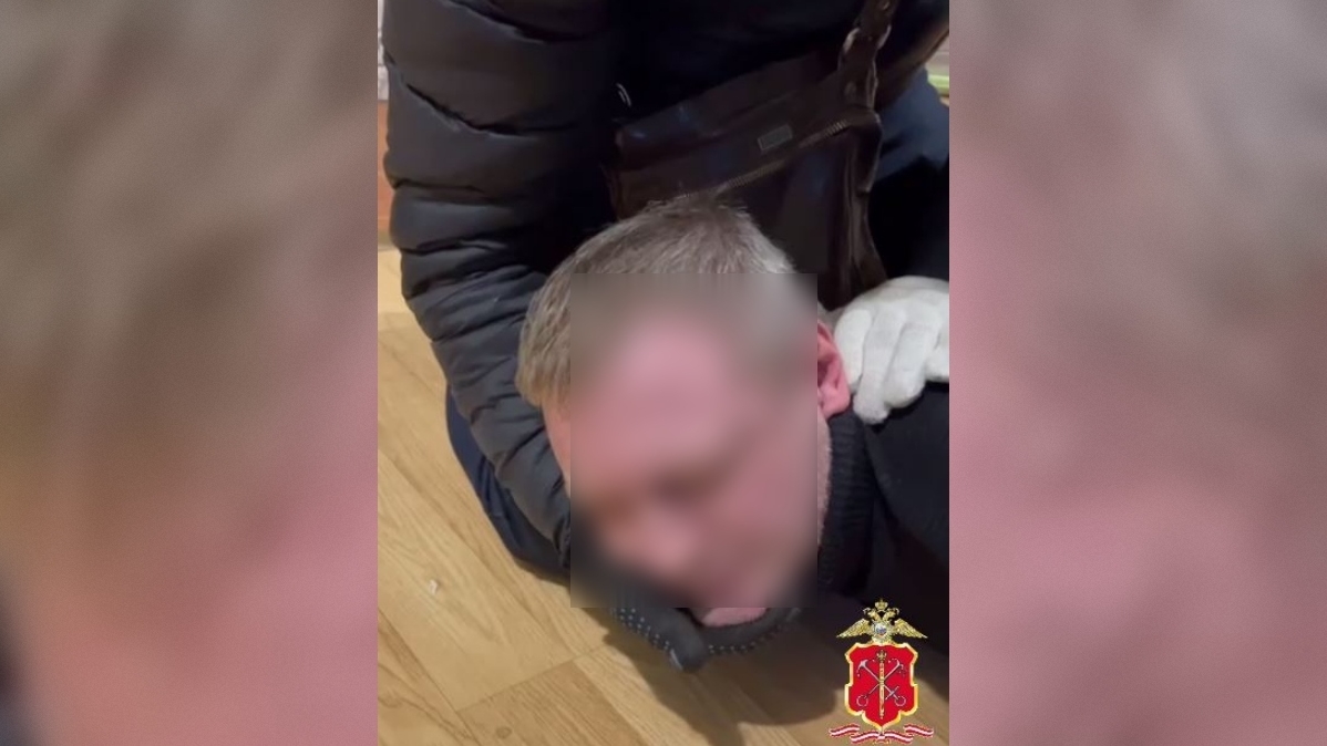 В Ленобласти полиция задержала наркофермера, державшего дома свыше 30 кустов запрещенного растения