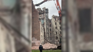 На Розенштейна частично разбирают аварийный дом после обвала перекрытий