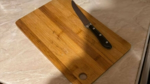 Молодой сын воткнул нож в грудь отца во время ссоры в квартире на Дыбенко