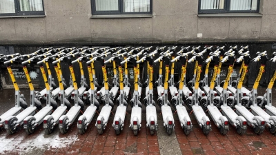 Сервисы проката электросамокатов «ползают на коленях», чтобы вернуться в центр Петербурга