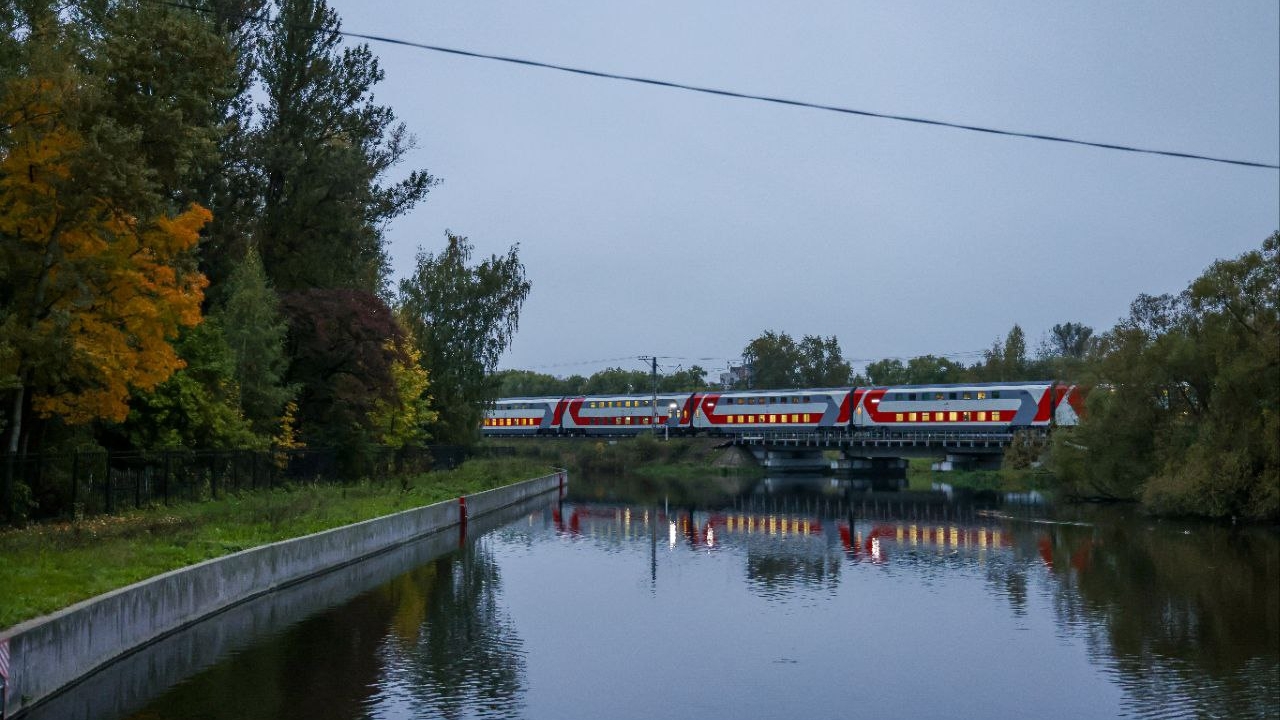 Перевезли больше 3,5 млн человек: назван самый популярный тип поездов на рейсах из Петербурга