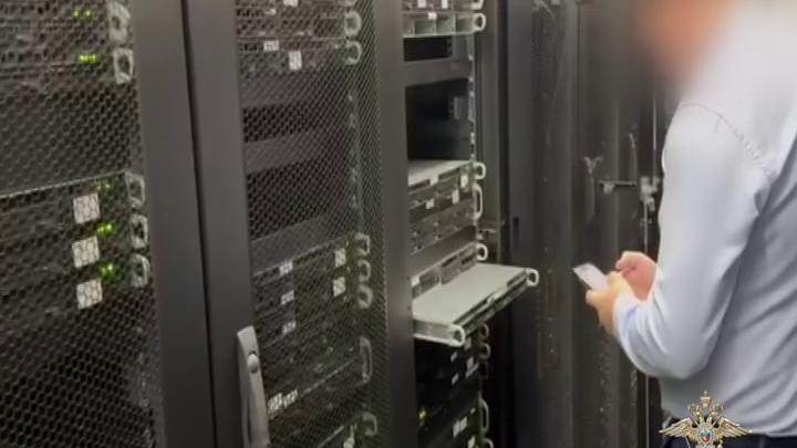 Получали по 13-16 млн рублей: создателя Telegram-бота с личными данными россиян поймали в Петербурге