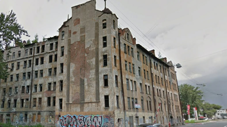 Шестиэтажный аварийный дом обвалился на улице Розенштейна: внутри находились несколько человек